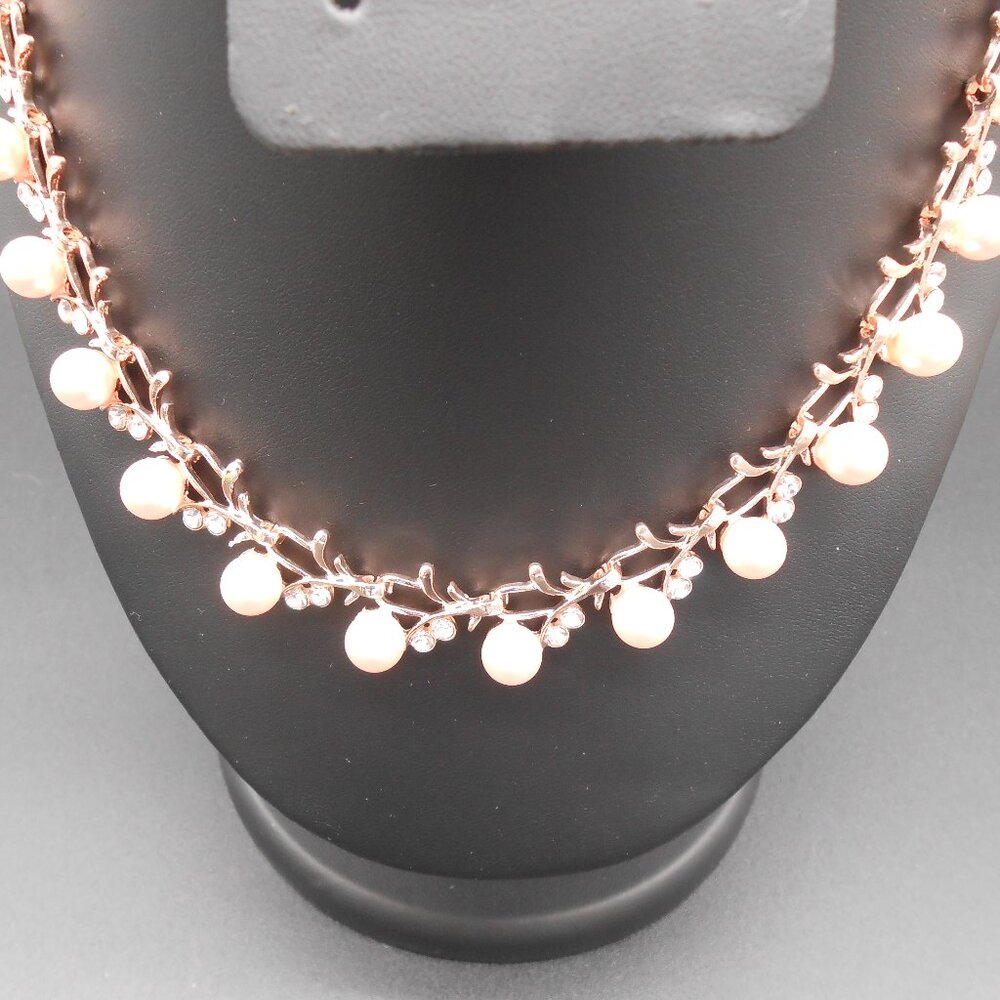 Necklace, Pink Color Shell Pearl and White Crystal Necklace - Picture 4 of 12
